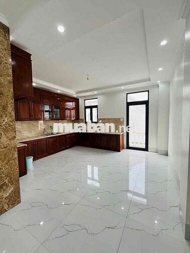 Cho Thuê Nhà Trệt 4 Lầu Mặt Tiền Lý Thái Tổ (Có Than Máy)