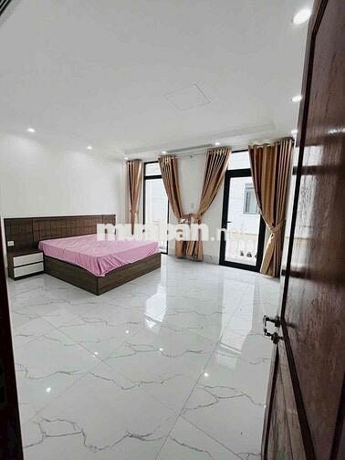 Cho Thuê Nhà Trệt 4 Lầu Mặt Tiền Lý Thái Tổ (Có Than Máy)