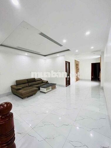 Cho Thuê Nhà Trệt 4 Lầu Mặt Tiền Lý Thái Tổ (Có Than Máy)