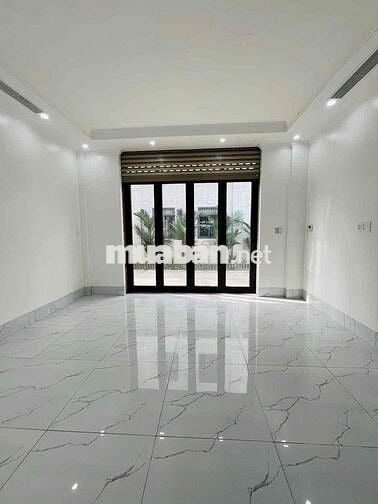 Cho Thuê Nhà Trệt 4 Lầu Mặt Tiền Lý Thái Tổ (Có Than Máy)