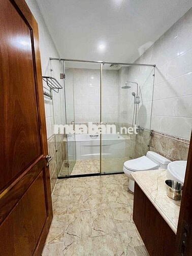 Cho Thuê Nhà Trệt 4 Lầu Mặt Tiền Lý Thái Tổ (Có Than Máy)