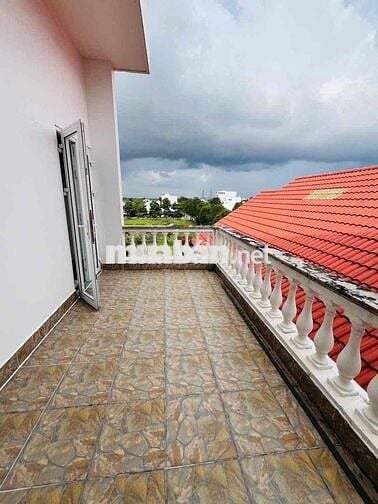 Cho Thuê Nhà Trệt 4 Lầu Mặt Tiền Lý Thái Tổ (Có Than Máy)