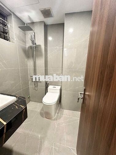 Chính chủ cần bán gấp căn hộ chung cư 100 m2, 3 PN tòa CT1 Mễ Trì Hạ