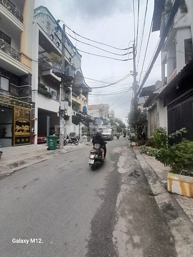 Cho thuê nguyên căn hẻm ô tô hẻm Hòa Bình, Tân Phú. DTSD 216m2