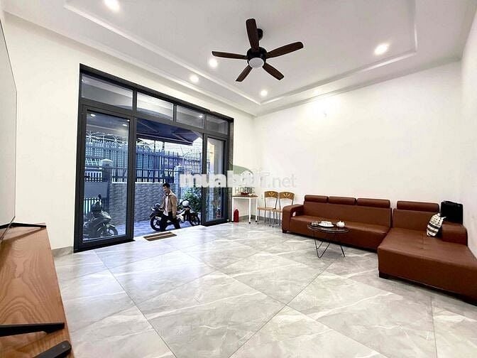 CHO THUÊ BIỆT THỰ ĐẸP MỚI 4 PHÒNG NGỦ GẦN BIỂN KHU VĨNH HOÀ GIÁ 18 TRI