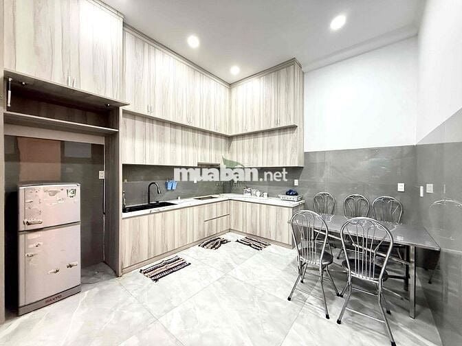 CHO THUÊ BIỆT THỰ ĐẸP MỚI 4 PHÒNG NGỦ GẦN BIỂN KHU VĨNH HOÀ GIÁ 18 TRI