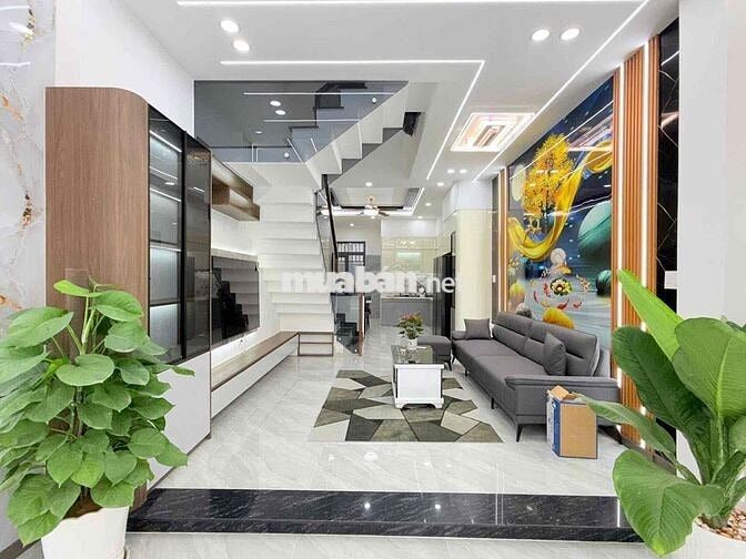 bánd nhà 1 trệt 2 tầng lầu. tặng phun nội thât