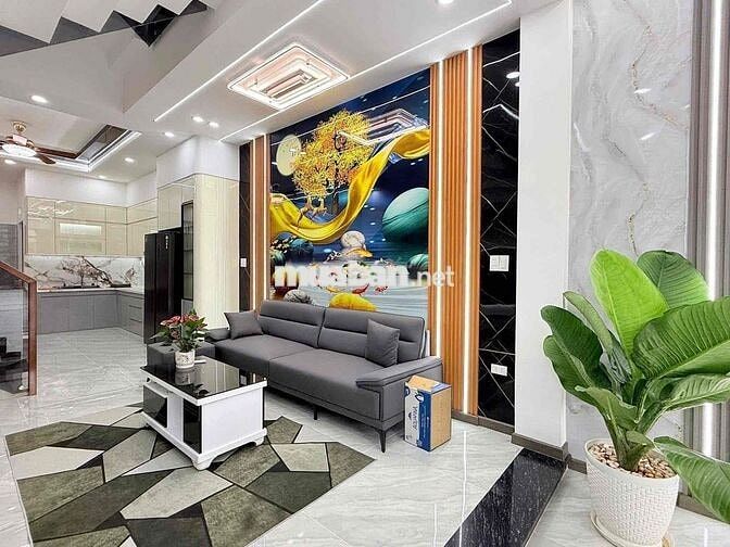 bánd nhà 1 trệt 2 tầng lầu. tặng phun nội thât