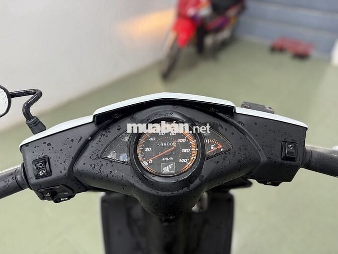 Honda Click 110 xe đẹp máy rin êm khỏi bàn