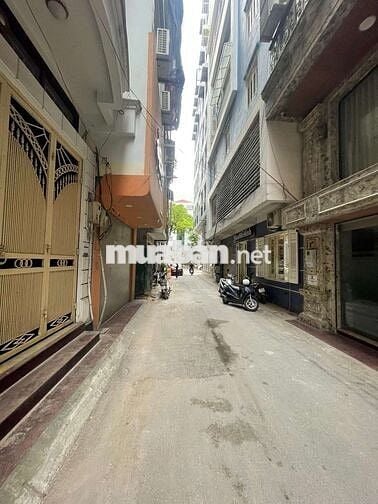 Nguyên Hồng, diện tích 36/40m2, 5 tầng, mặt tiền 5,2m, giá 18 tỷ Nguyên Hồng, diện tích 36/40m2, 5 tầng, mặt tiền 5,2m, giá 18 tỷ