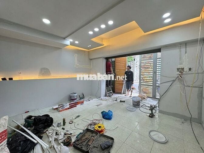 Mặt bằng góc 2 mặt tiền, lối đi riêng có phòng ở lại