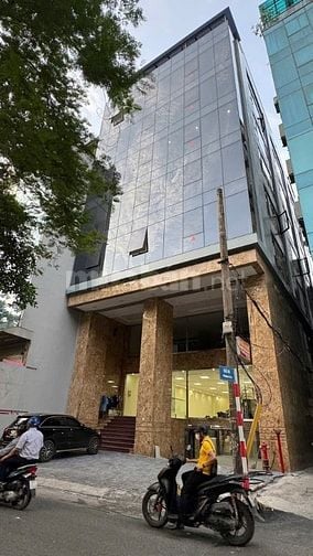 Văn phòng siêu vip, mặt phố, full kính, giá tốt, có PCCC, 2 hầm