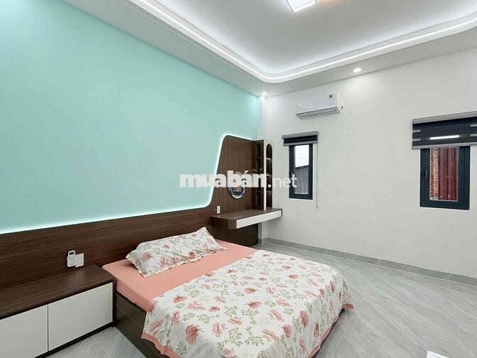 bánd nhà 1 trệt 2 tầng lầu. tặng phun nội thât