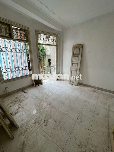 Nguyên Hồng, diện tích 36/40m2, 5 tầng, mặt tiền 5,2m, giá 18 tỷ Nguyên Hồng, diện tích 36/40m2, 5 tầng, mặt tiền 5,2m, giá 18 tỷ