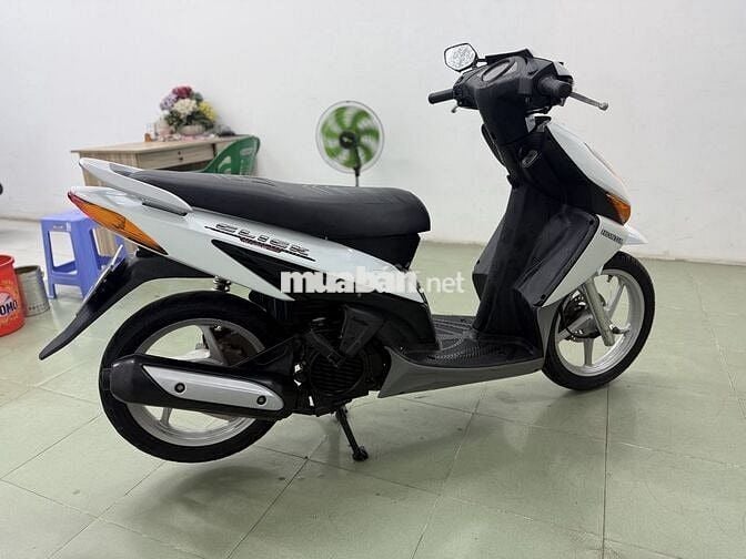 Honda Click 110 xe đẹp máy rin êm khỏi bàn