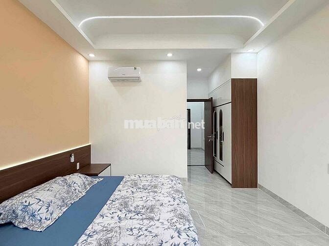 bánd nhà 1 trệt 2 tầng lầu. tặng phun nội thât