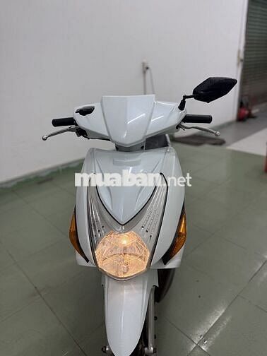 Honda Click 110 xe đẹp máy rin êm khỏi bàn