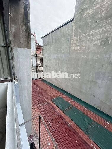 Nguyên Hồng, diện tích 36/40m2, 5 tầng, mặt tiền 5,2m, giá 18 tỷ Nguyên Hồng, diện tích 36/40m2, 5 tầng, mặt tiền 5,2m, giá 18 tỷ