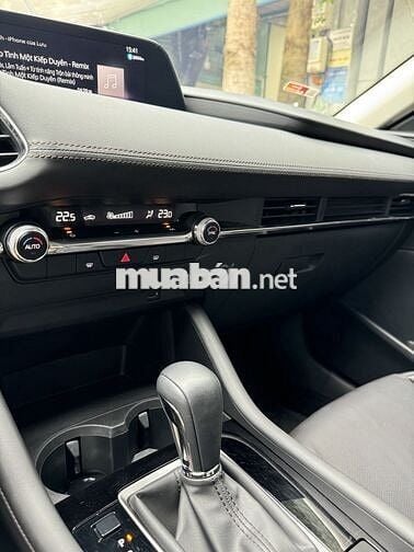 Mazda 3 Luxury 2022 ĐĂNG KÝ 2023 - 2800 km