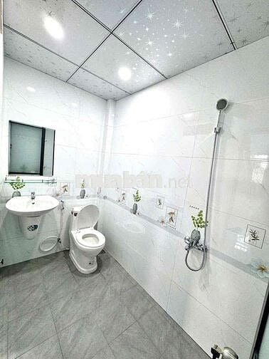 cho thuê nhà mới xây đẹp d xe hơi 3 p ngủ p Tân phong