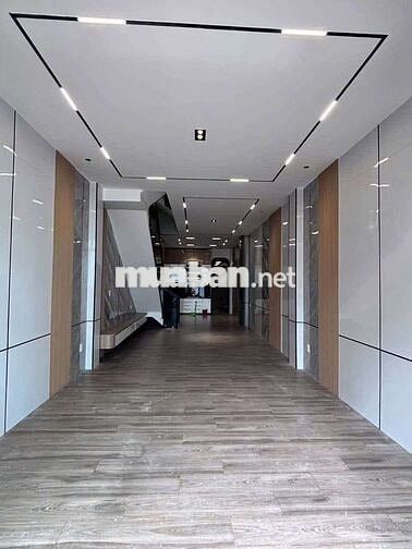 Nhà mới xây đẹp y hình 4 x 18 có 4pn 5wc sân thượng