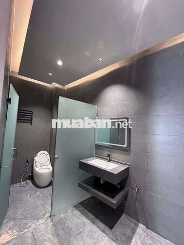 Nhà mới xây đẹp y hình 4 x 18 có 4pn 5wc sân thượng