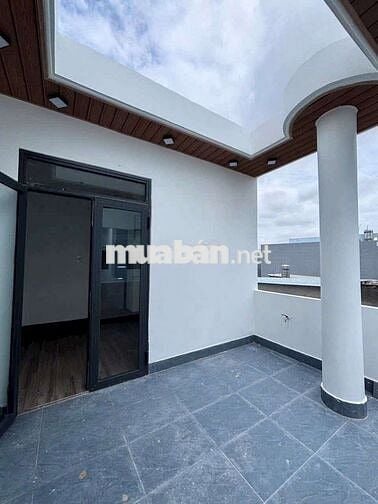 Nhà mới xây đẹp y hình 4 x 18 có 4pn 5wc sân thượng