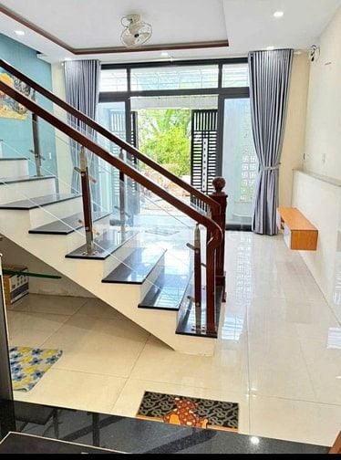 Bán nhà(HÓT)-3Tầng-DT70m2-3PN-ÔTÔ ĐẬU CỬA-vĩnh Hoà-Nha Trang-chỉ 4ty5 