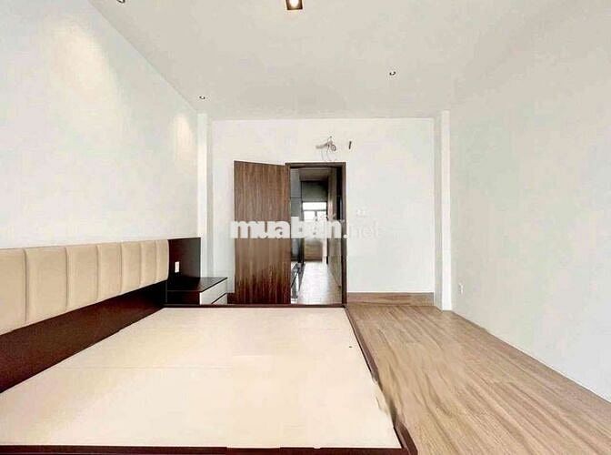 Nhà mới xây đẹp y hình 4 x 18 có 4pn 5wc sân thượng