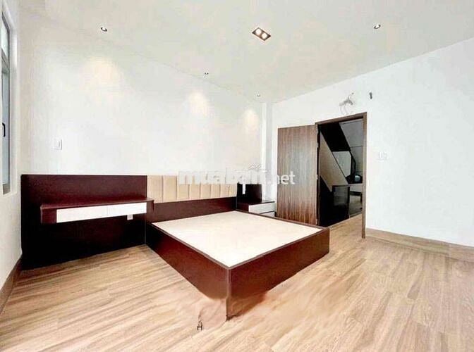 Nhà mới xây đẹp y hình 4 x 18 có 4pn 5wc sân thượng