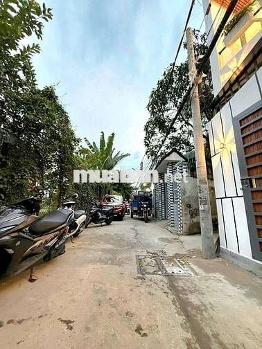 NHÀ GÓC 2 MẶT TIỀN - HẺM 233 NGUYỄN VĂN CỪ