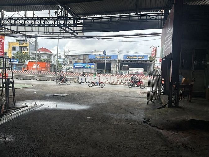 Cho thuê Mặt bằng QL1A Q12 550m2 thông thoáng, có điện 3 pha, có VP