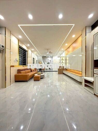 NHÀ GÓC 2 MẶT TIỀN - HẺM 233 NGUYỄN VĂN CỪ