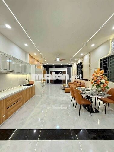 NHÀ GÓC 2 MẶT TIỀN - HẺM 233 NGUYỄN VĂN CỪ