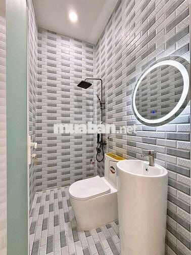 NHÀ GÓC 2 MẶT TIỀN - HẺM 233 NGUYỄN VĂN CỪ