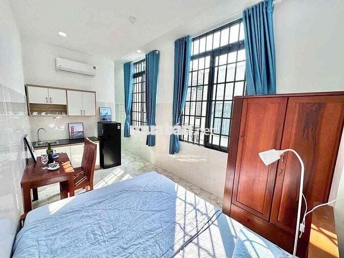 Phòng mới full nội thất - có thang máy - hầm xe rộng ngay cầu chữ Y