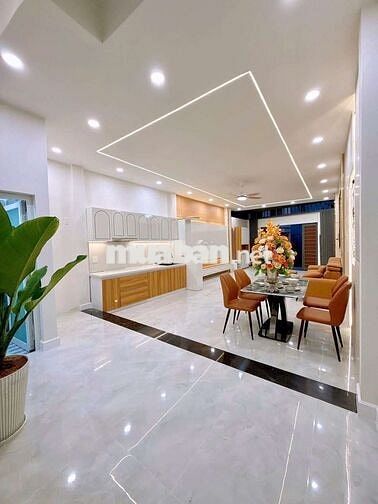 NHÀ GÓC 2 MẶT TIỀN - HẺM 233 NGUYỄN VĂN CỪ