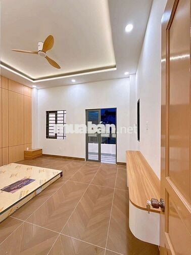 NHÀ GÓC 2 MẶT TIỀN - HẺM 233 NGUYỄN VĂN CỪ