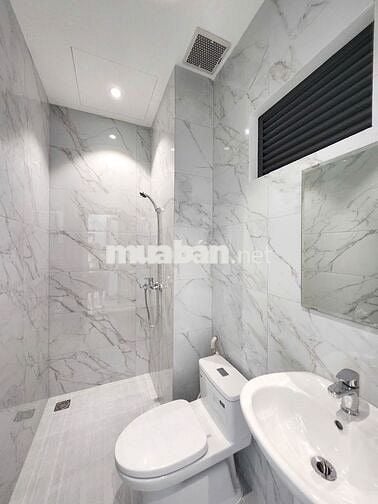 Nhà mới Xây _Thang Máy xịn_3 sàn suốt full ML Nguyễn Văn THương