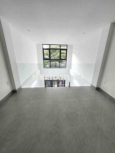 Nhà mới Xây _Thang Máy xịn_3 sàn suốt full ML Nguyễn Văn THương