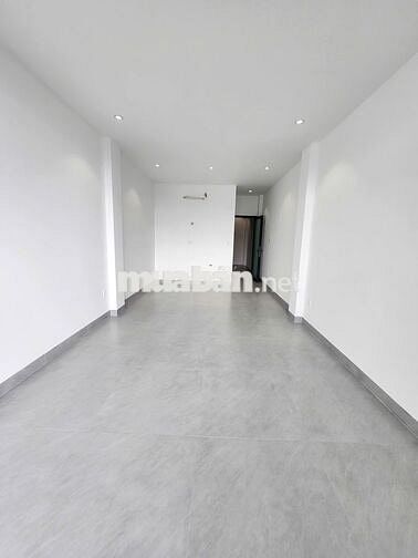 Nhà mới Xây _Thang Máy xịn_3 sàn suốt full ML Nguyễn Văn THương