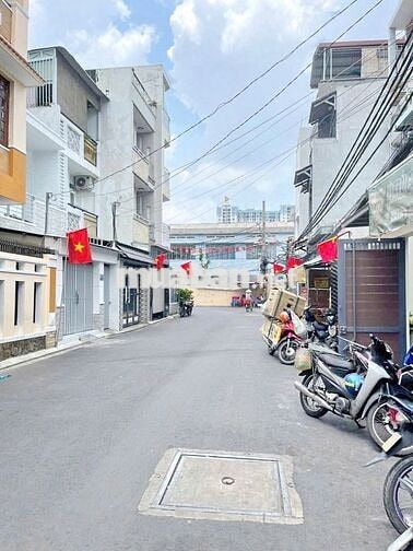Nhà đep mặt tiền hẽm 14m , 64m² quận 7