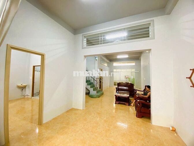 Cho thuê nhà hẻm 15 hoàng văn thụ ngay trung tâm