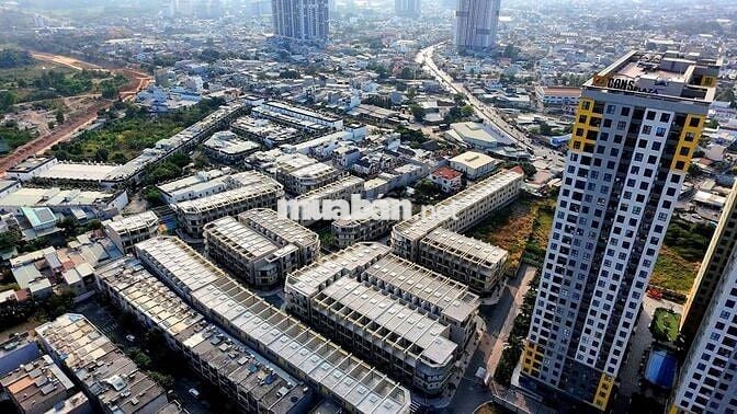 Nhà Phố Bcons Uni Valley diện tích 60m2 1 trệt 2 lầu 1 tum