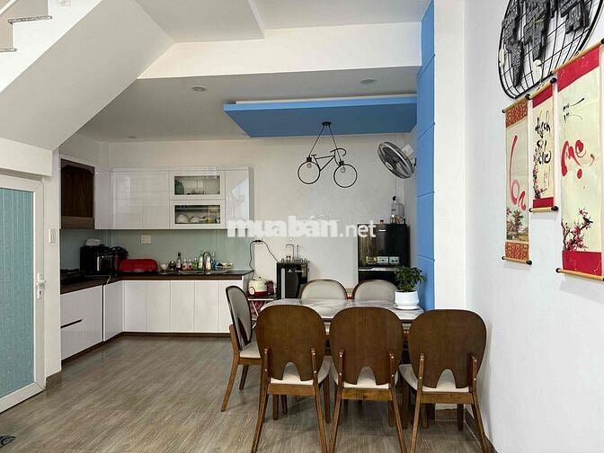 Nhà đẹp 3 tầng 3 mê lệch kiệt ô tô trước nhà