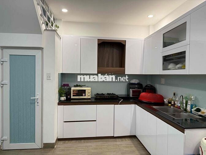 Nhà đẹp 3 tầng 3 mê lệch kiệt ô tô trước nhà