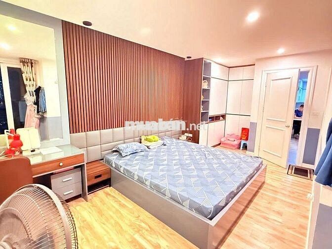 Bán gấp Căn Hộ số 3 Nguyễn Huy Tưởng, 103m2,3N,2WC, giá 8.9 tỷ