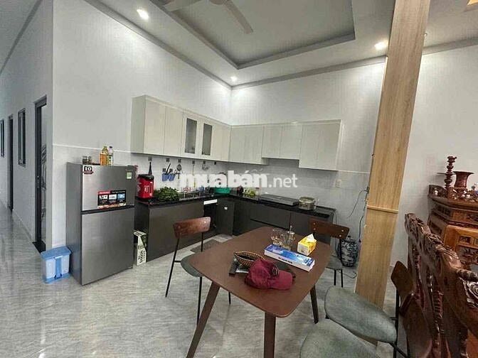 bán căn nhà đang ở do có nhu cầu mua nhà diện tích to hơn