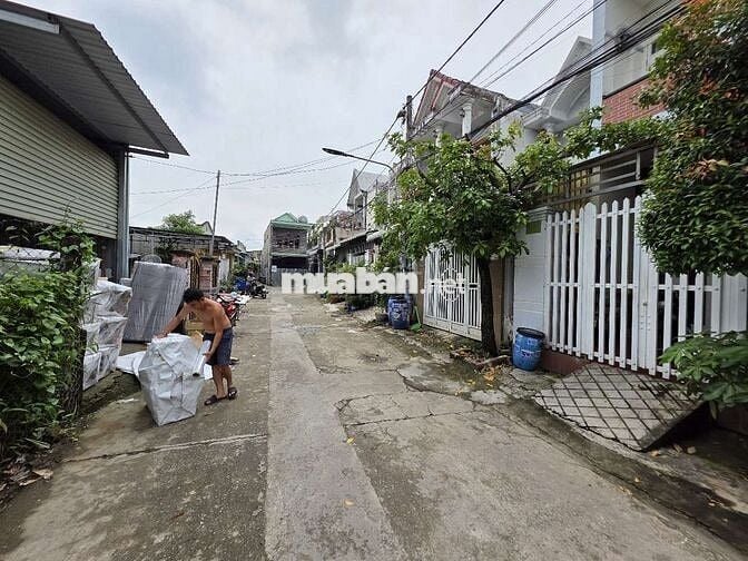 Nhà phố 74m 3 phòng ngủ gần chợ Dĩ An 1 và BigC Go