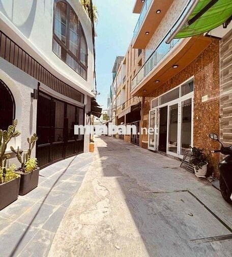 Nhà đẹp 3 tầng 3 mê lệch kiệt ô tô trước nhà